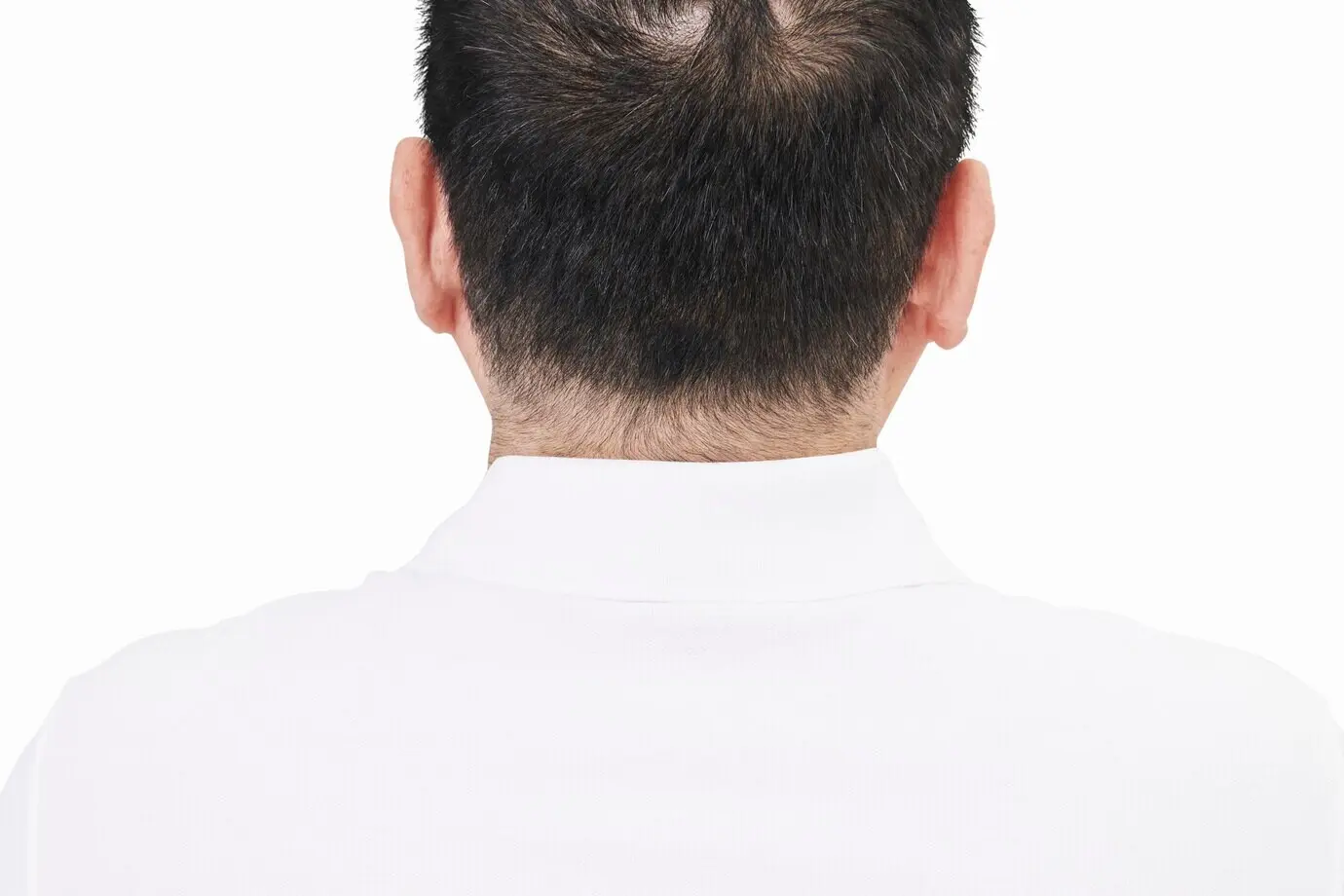 Студийный снимок белой рубашки большого размера